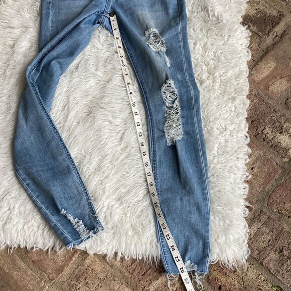 Guess Distressed Light Wash Rose Button Front Skinny Overalls Women’s 25 EUC - Picture 13 of 14